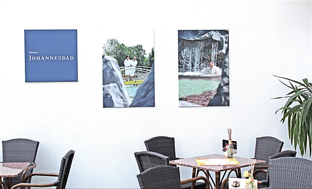 Im Thermenrestaurant kann man auch mit Bademantel essen Im Thermenrestaurant kann man auch mit Bademantel essen